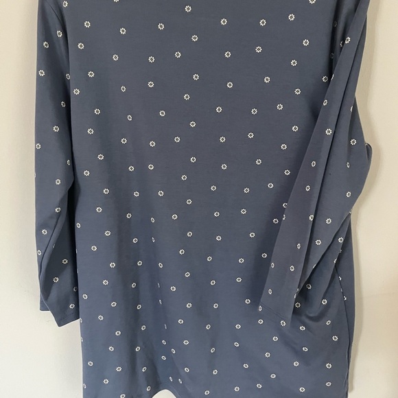 L.L. Bean Women's Blue Top with White Floral Pattern - Picture 3 of 4